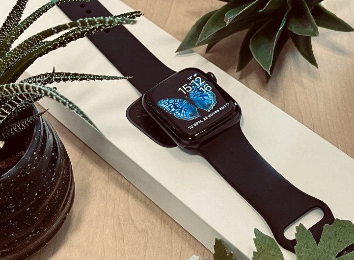 Apple Watch Series 6 (44mm, Space Gray Aluminum with Black Sports Band, GPS) - Pre Owned / 3 Month Warranty