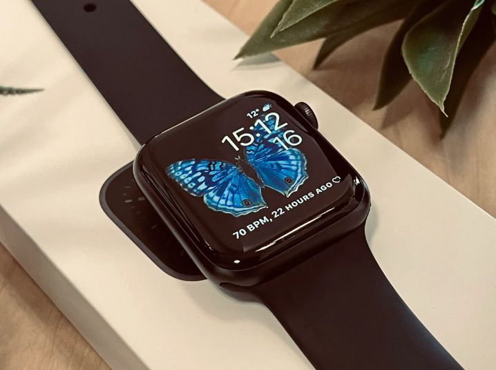 Apple Watch Series 6 (44mm, Space Gray Aluminum with Black Sports Band, GPS) - Pre Owned / 3 Month Warranty