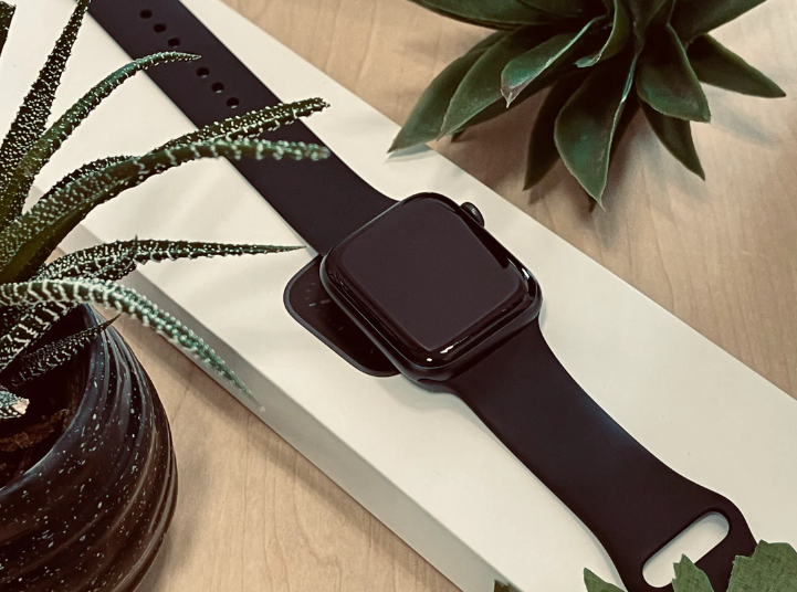 Apple Watch Series 6 (44mm, Space Gray Aluminum with Black Sports Band, GPS) - Pre Owned / 3 Month Warranty