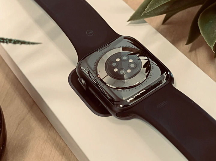 Apple Watch Series 6 (44mm, Space Gray Aluminum with Black Sports Band, GPS) - Pre Owned / 3 Month Warranty