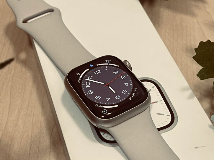 Apple Watch Series 7 (41mm, Starlight Aluminium Case with Starlight Sports Band, GPS + Cell) - Pre Owned / Limited Apple Warranty