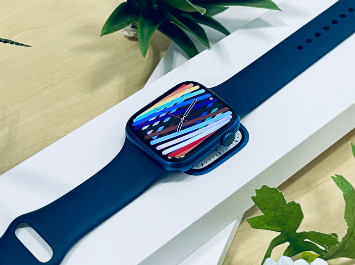 Apple Watch Series 7 45mm Blue Aluminium with Abyss Blue Sports